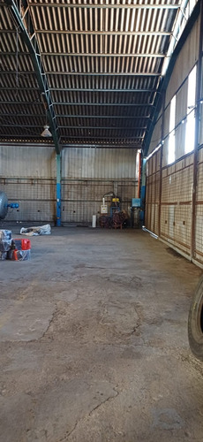 Extraordinario Galp&oacute;n Con Oficinas