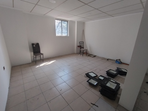 Arriendo Propiedad Industrial 1500m2 Con Galp&oacute;n 