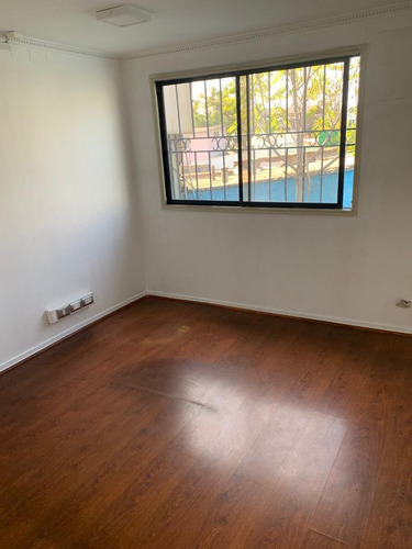 Galp&oacute;n De 600 Con Trif&aacute;sica Y Puente Gr&uacute;a Y 140 De Oficinas