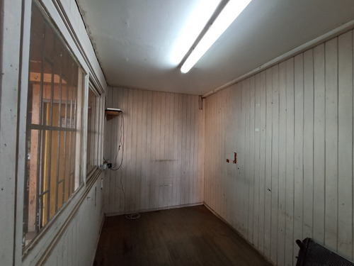  Galp&oacute;n Industrial Con Oficinas Administrativas En La Granja