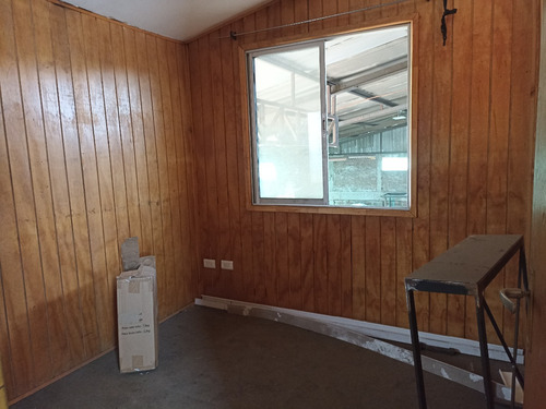  Galp&oacute;n Industrial Con Oficinas Administrativas En La Granja