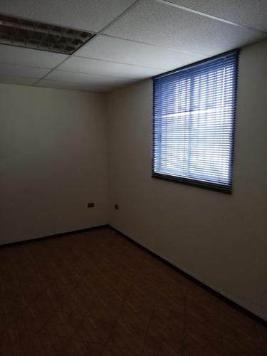 Bodega O Local Industrial Con Trifasica Sector Vivaceta