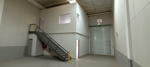 Bodega Comercial Nuevas Y De Gran Altura Para Almacenamiento