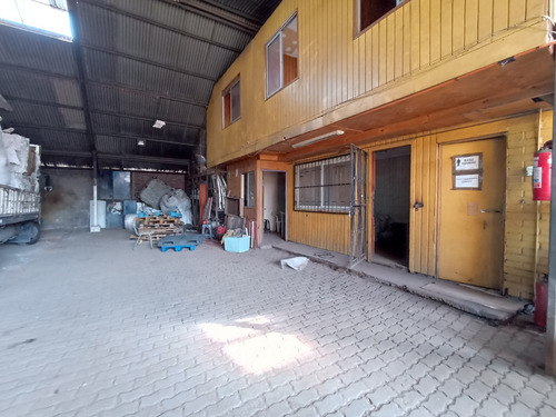  Galp&oacute;n Industrial Con Oficinas Administrativas En La Granja