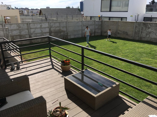 Venta Casa NO 4D en suite Walk-in cl&oacute;set 4B 3E 1B Montemar - Conc&oacute;n