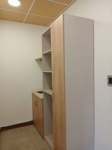 Moderna Bodega Con Oficina Y Showroom Frente A La Radial