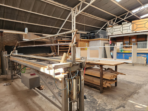 Fabrica De Muebles O Uso De Galp&oacute;n Comercial