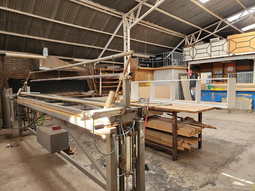Fabrica De Muebles O Uso De Galp&oacute;n Comercial
