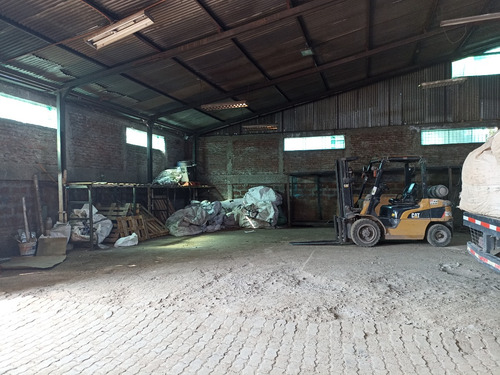  Galp&oacute;n Industrial Con Oficinas Administrativas En La Granja