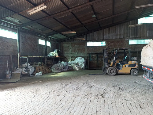  Galp&oacute;n Industrial Con Oficinas Administrativas En La Granja