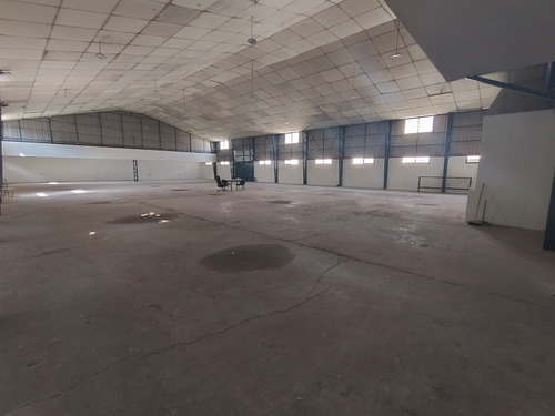Arriendo Propiedad Industrial 1500m2 Con Galp&oacute;n 