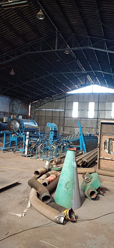 Extraordinario Galp&oacute;n Con Oficinas