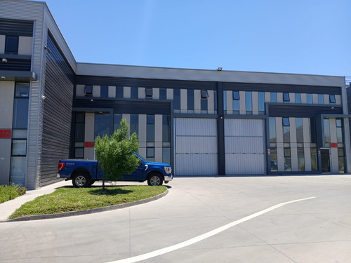 Moderna Bodega Con Oficina Y Showroom Frente A La Radial