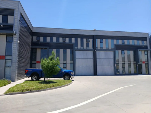 Moderna Bodega Con Oficina Y Showroom Frente A La Radial