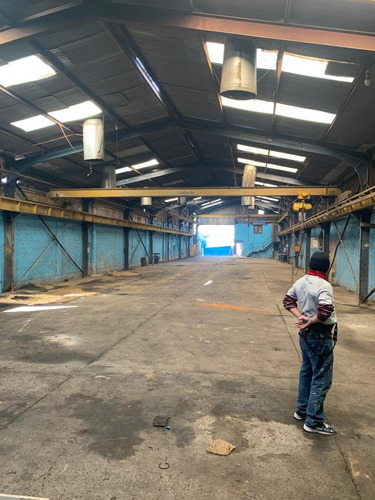 Galp&oacute;n De 600 Con Trif&aacute;sica Y Puente Gr&uacute;a Y 140 De Oficinas