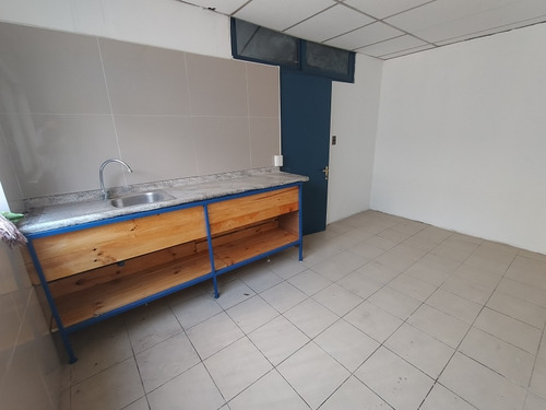 Arriendo Propiedad Industrial 1500m2 Con Galp&oacute;n 