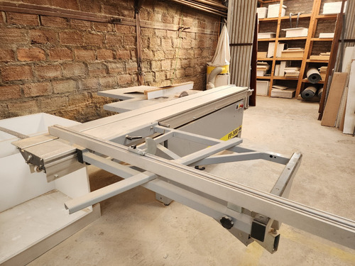 Fabrica De Muebles O Uso De Galp&oacute;n Comercial