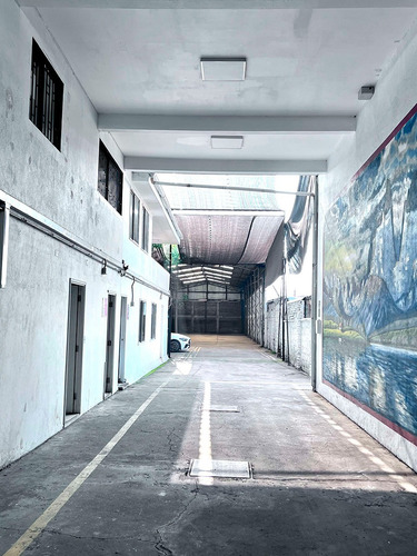 Propiedad Con Galp&oacute;n, Oficinas, Cercana Al Metro. Trif&aacute;sica.