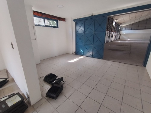 Arriendo Propiedad Industrial 1500m2 Con Galp&oacute;n 