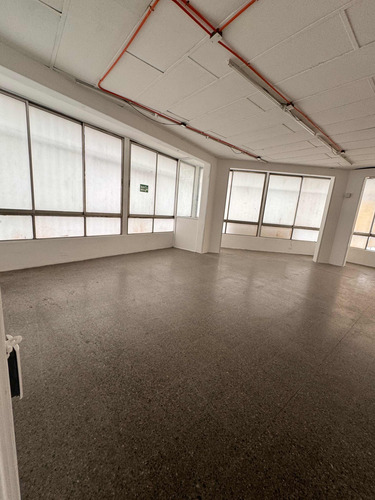 Local Comercial 3 Pisos Esquina Loreto/sta Filomena