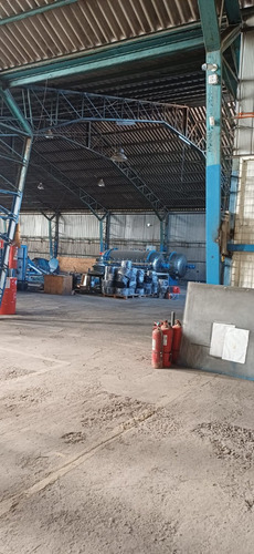 Extraordinario Galp&oacute;n Con Oficinas