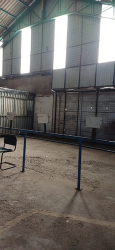 Extraordinario Galp&oacute;n Con Oficinas