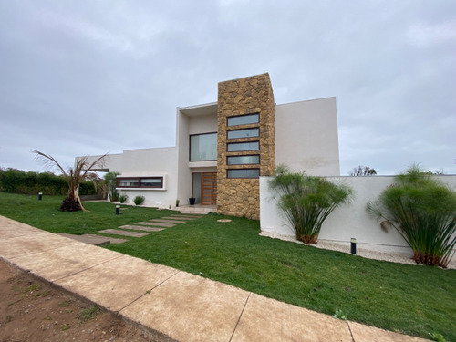 Venta Casa 5D en suite Walk-in cl&oacute;set 4B 3E  - Conc&oacute;n