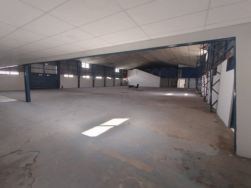 Arriendo Propiedad Industrial 1500m2 Con Galp&oacute;n 