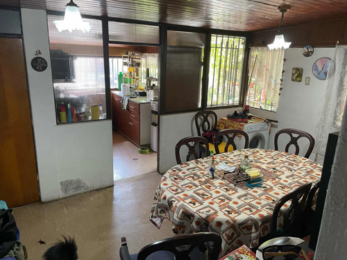 Casa Comercial Con Taller Y Galp&oacute;n