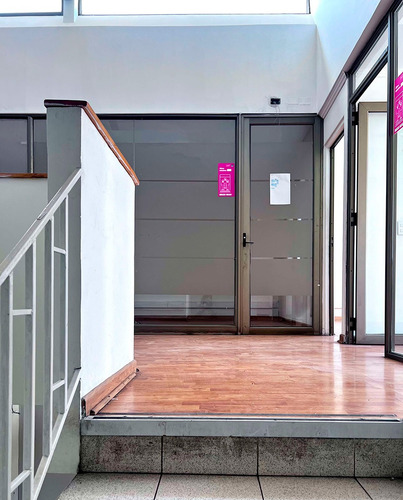 Propiedad Con Galp&oacute;n, Oficinas, Cercana Al Metro. Trif&aacute;sica.