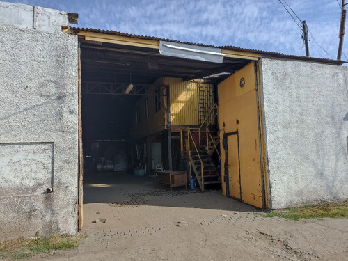  Galp&oacute;n Industrial Con Oficinas Administrativas En La Granja