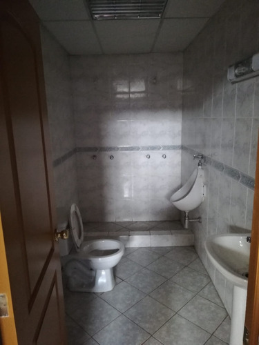 Bodega O Local Industrial Con Trifasica Sector Vivaceta